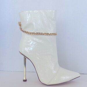 Chase+Chloe Pointed Toe Off White 3.5” Heel Bootie Size 7.5